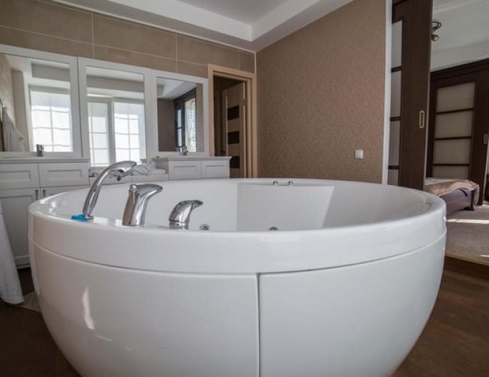 ЛЮКС 2-МЕСТНЫЙ 2-КОМНАТНЫЙ (КОРПУС 2, 20) - Санаторий «Нарочь» Беларусь